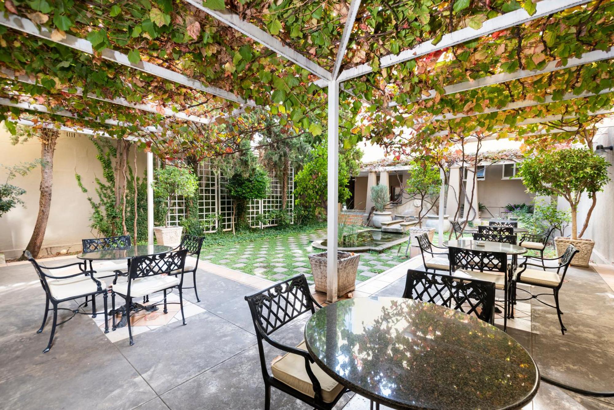 Queen'S Hotel By Bon Hotels Oudtshoorn Exterior foto