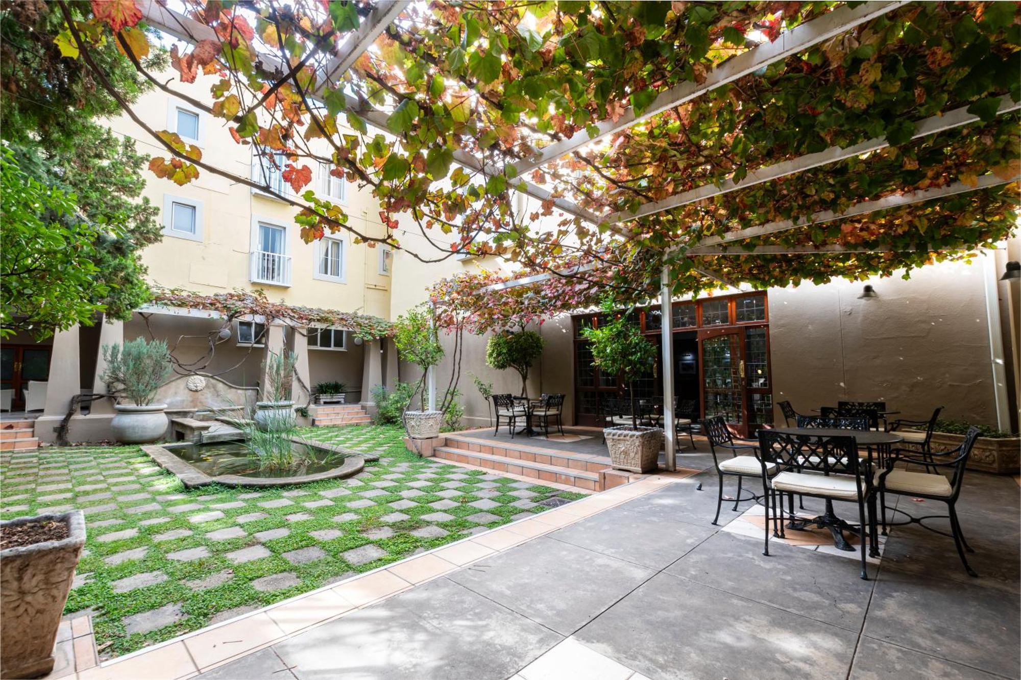 Queen'S Hotel By Bon Hotels Oudtshoorn Exterior foto