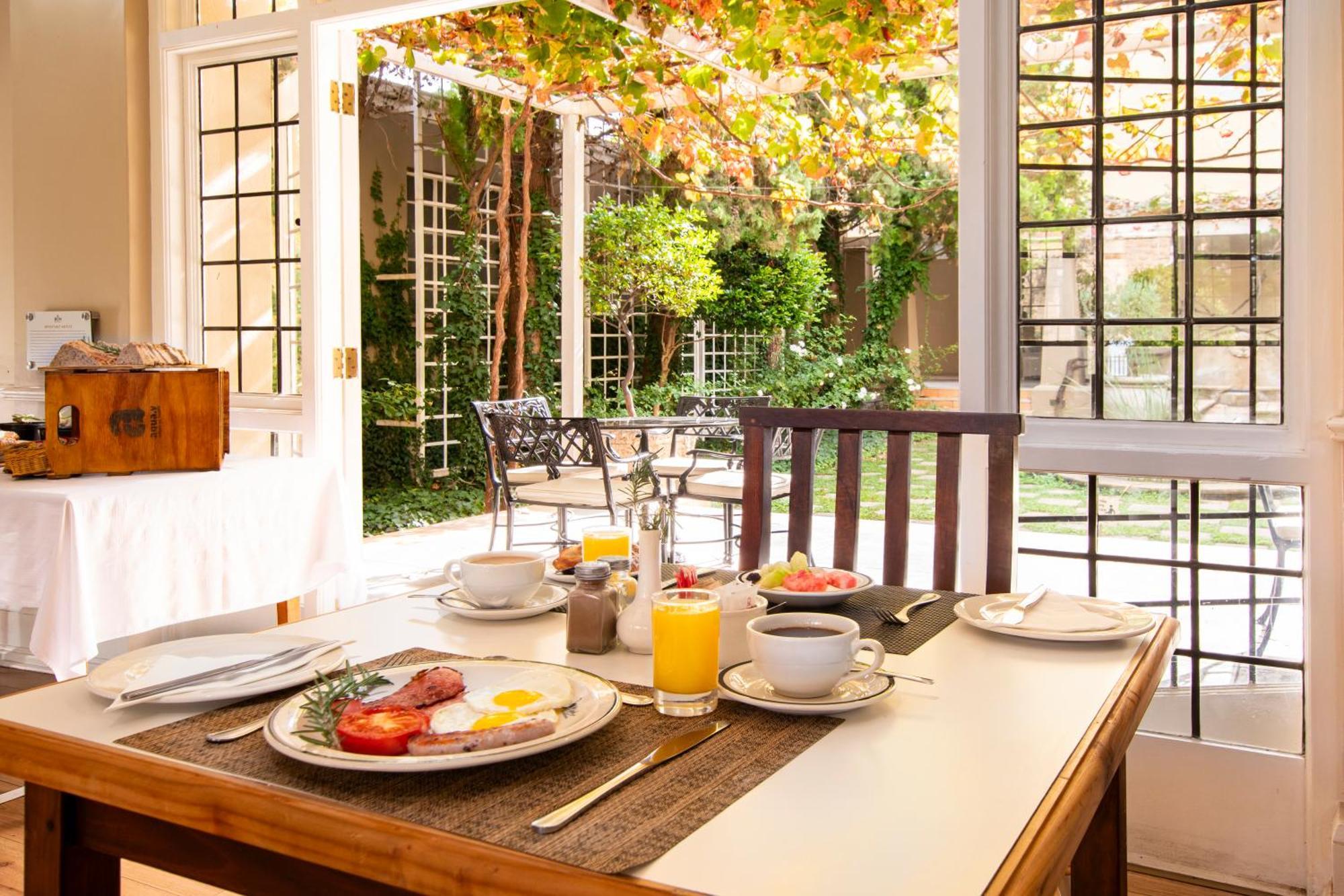 Queen'S Hotel By Bon Hotels Oudtshoorn Exterior foto