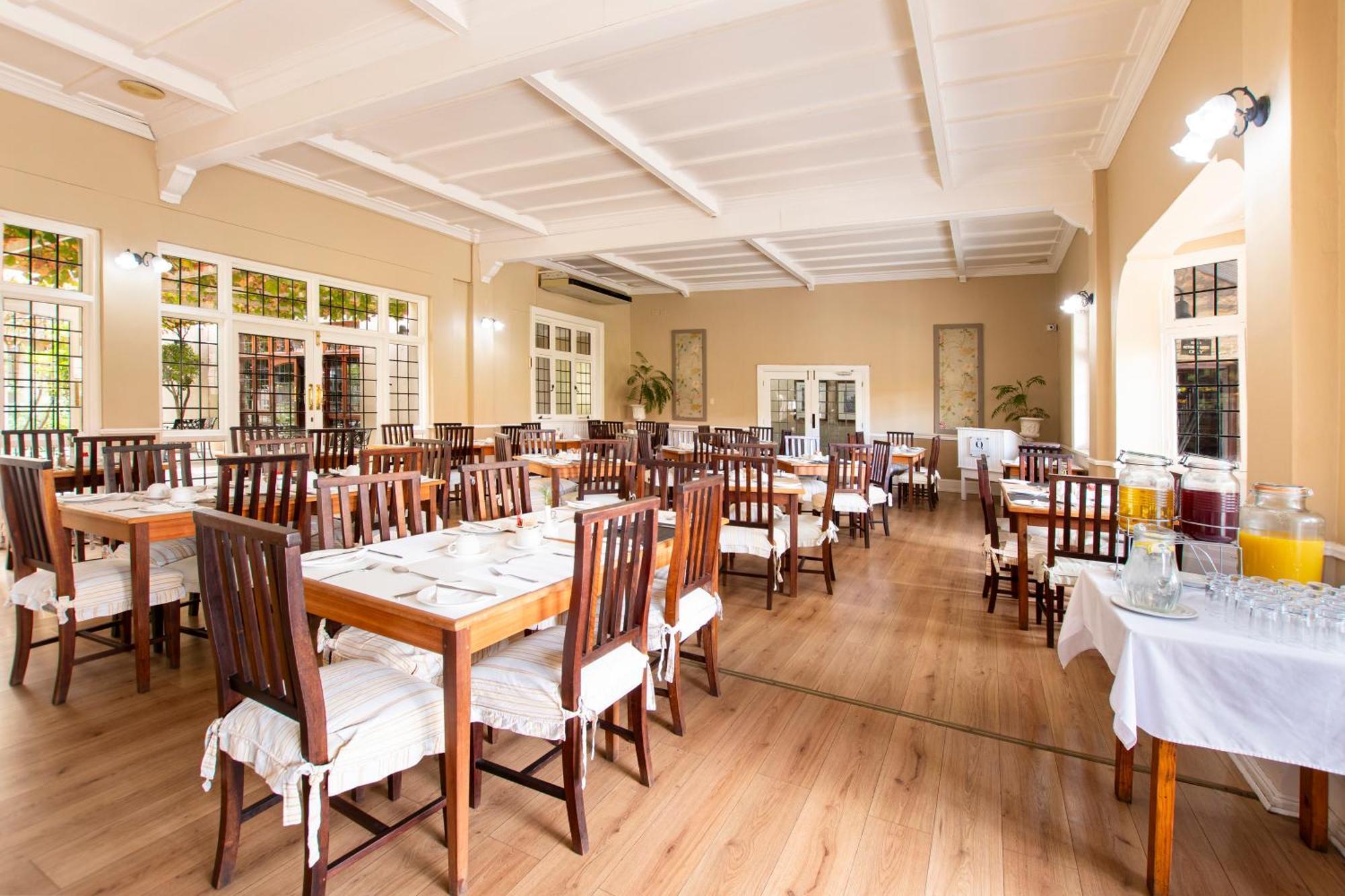 Queen'S Hotel By Bon Hotels Oudtshoorn Exterior foto