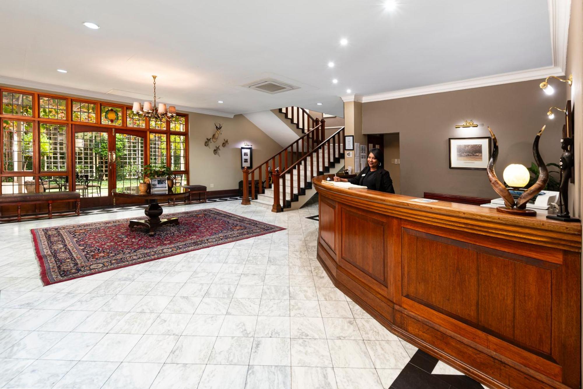 Queen'S Hotel By Bon Hotels Oudtshoorn Exterior foto