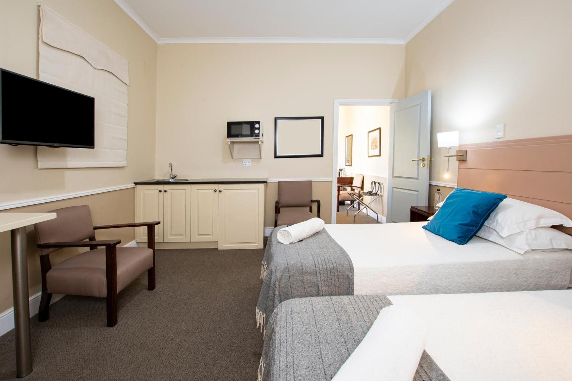 Queen'S Hotel By Bon Hotels Oudtshoorn Exterior foto