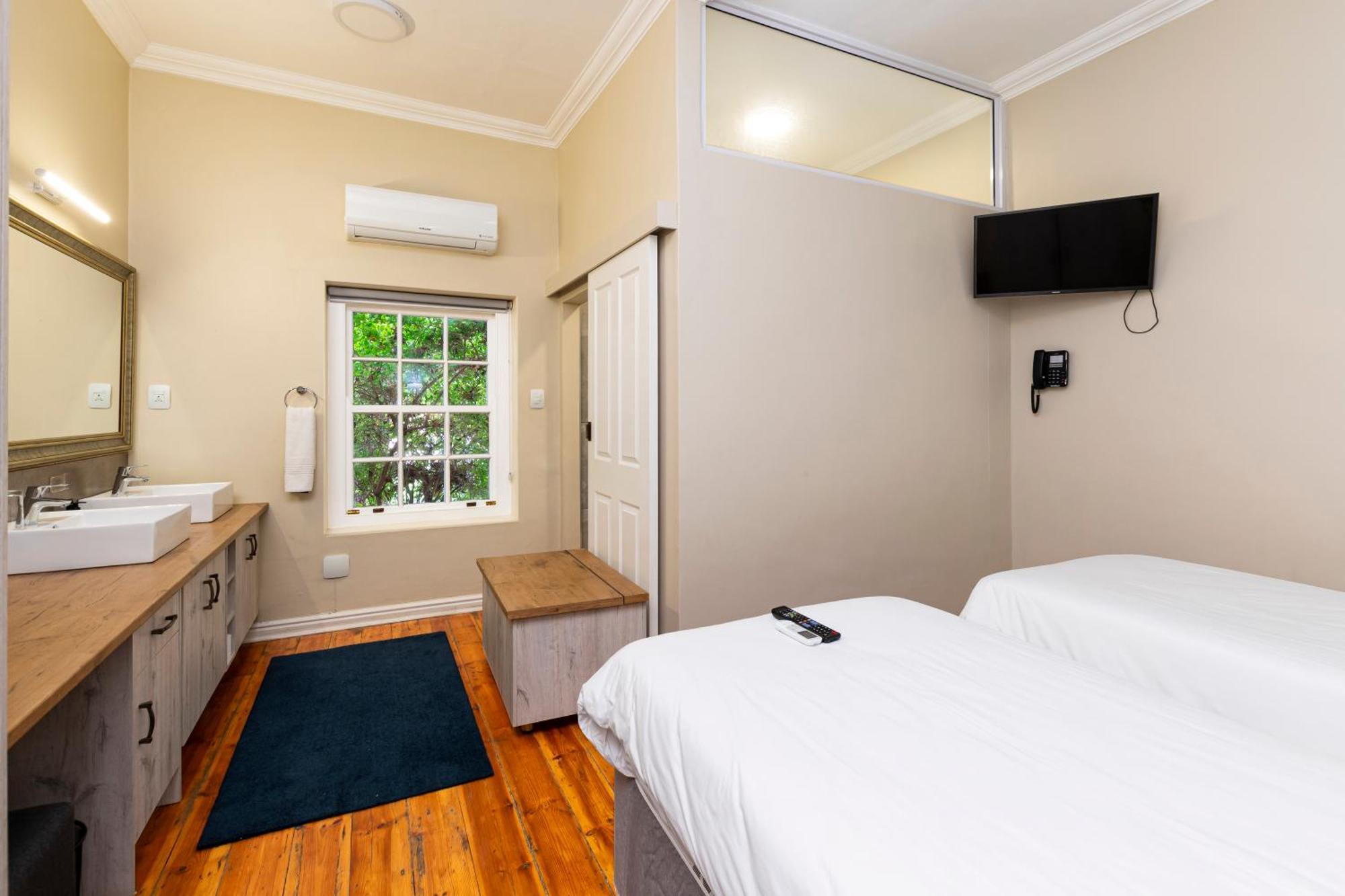 Queen'S Hotel By Bon Hotels Oudtshoorn Exterior foto