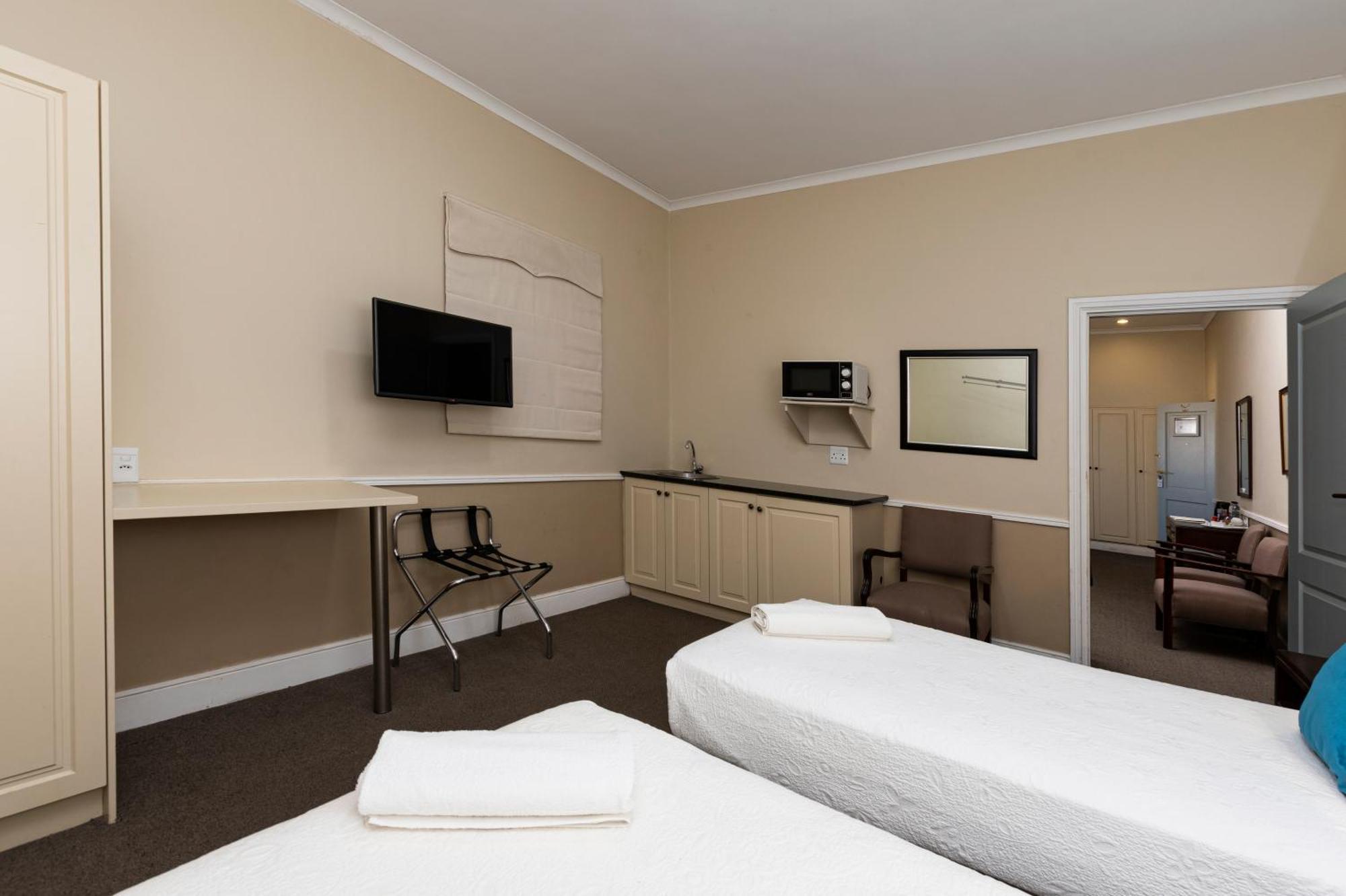 Queen'S Hotel By Bon Hotels Oudtshoorn Exterior foto